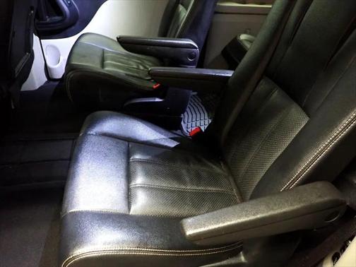 2015 Chrysler Town & Country Touring-L