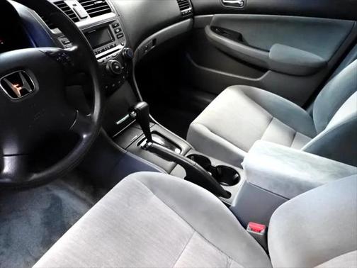 2005 Honda Accord 4dr Sdn LX Auto