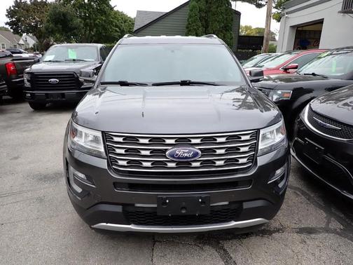 Gray 2017 Ford Explorer XLT
