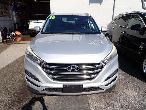 Silver 2016 Hyundai TUCSON Limited