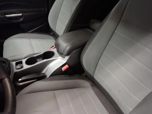 Black 2016 Ford Escape SE