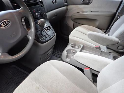 Maroon 2008 Kia Sedona LX