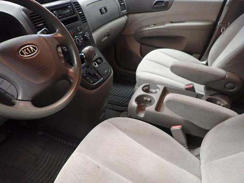 2008 Kia Sedona LX