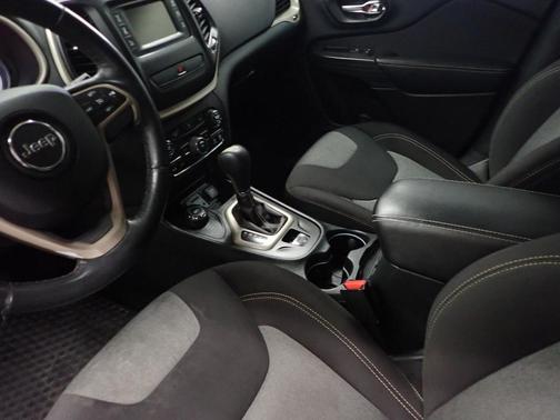 2016 Jeep Cherokee Sport