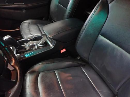 Red 2016 Ford Explorer XLT