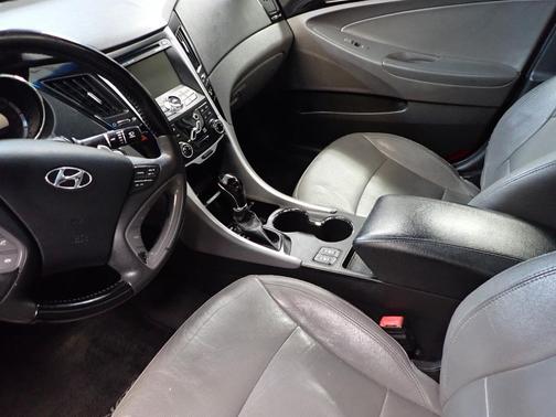 2011 Hyundai SONATA Limited 2.0T
