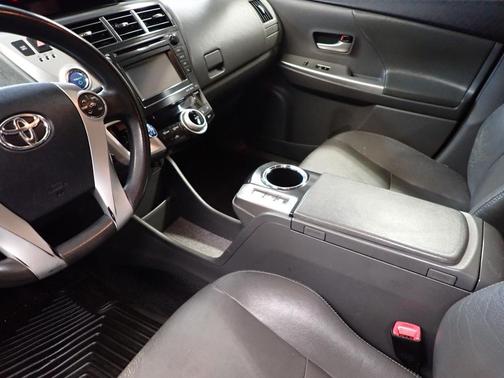 2013 Toyota Prius v Two