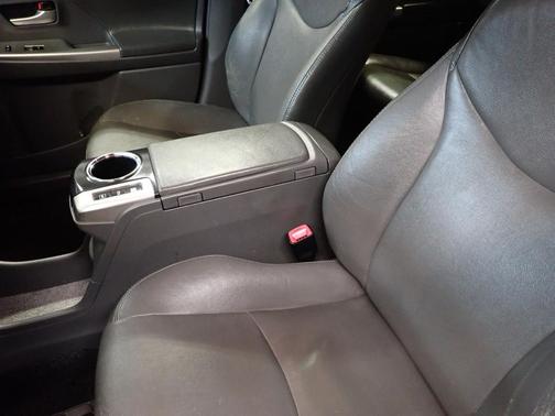 2013 Toyota Prius v Two