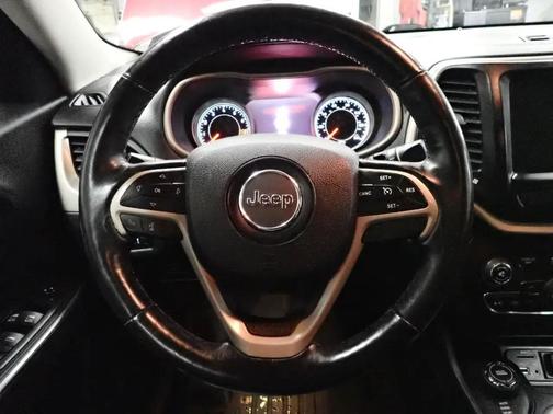 Red 2015 Jeep Cherokee Limited