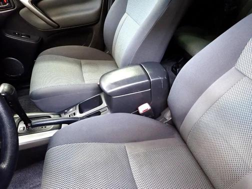 2004 Toyota RAV4 Base