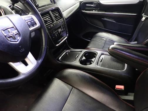 White 2018 Dodge Grand Caravan GT