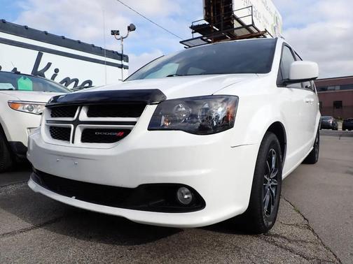 White 2018 Dodge Grand Caravan GT