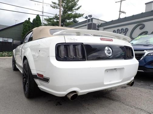 Performance White Clearcoat 2006 Ford Mustang GT