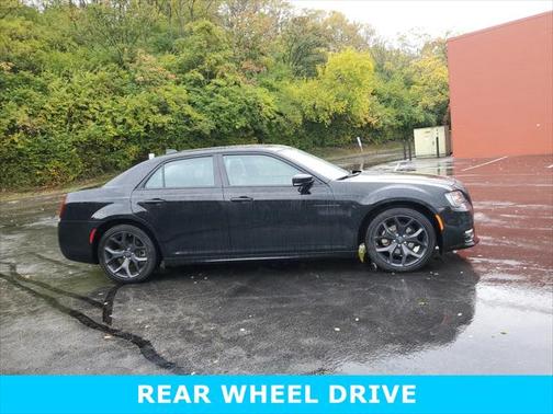 2023 Chrysler 300 Touring L