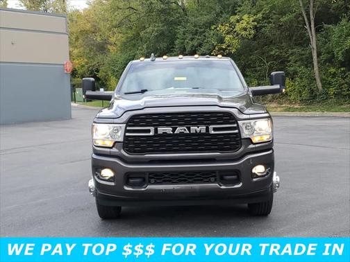 2022 RAM 3500 Big Horn Crew Cab 4x4 8 Box