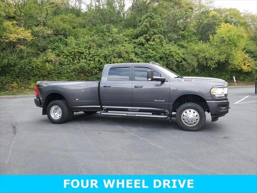 2022 RAM 3500 Big Horn Crew Cab 4x4 8 Box