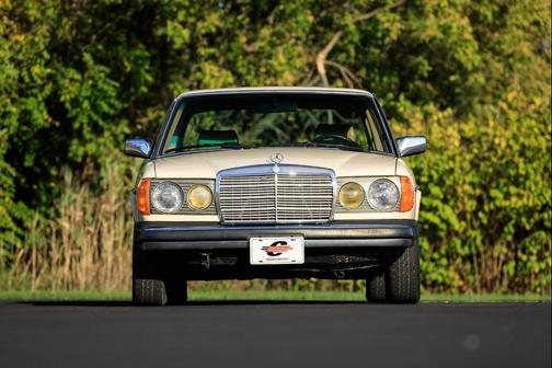 1982 Mercedes-Benz 240D 240 D 4dr Diesel Sedan