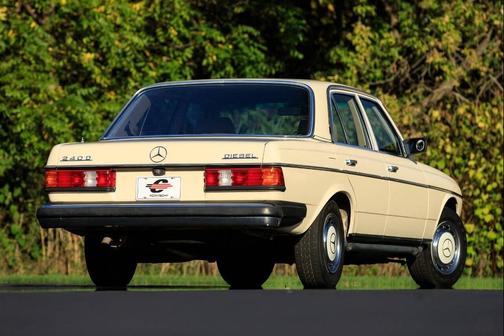 1982 Mercedes-Benz 240D 240 D 4dr Diesel Sedan