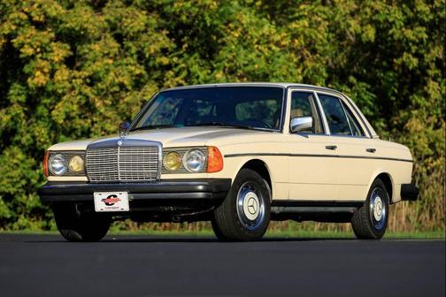 1982 Mercedes-Benz 240D 240 D 4dr Diesel Sedan