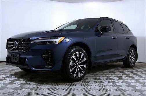 2024 Volvo XC60 B5 Core Dark Theme