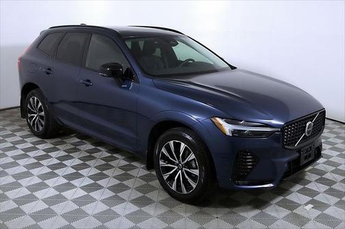 2024 Volvo XC60 B5 Core Dark Theme