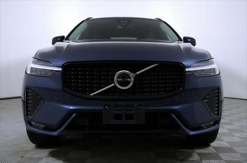 2024 Volvo XC60 B5 Core Dark Theme