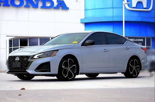 2023 Nissan Altima SR FWD