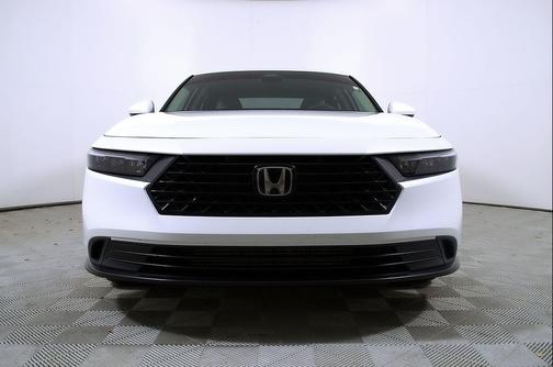 Platinum White Pearl 2025 Honda Accord LX 1.5T