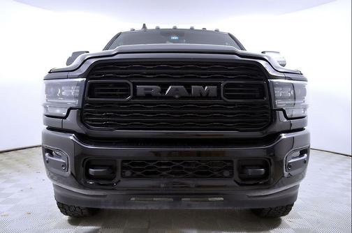 Diamond Black Crystal Pearlcoat 2020 RAM 3500 Limited Crew Cab 4x4 6'4' Box