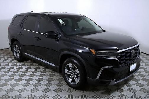 Crystal Black Pearl 2023 Honda Pilot 2WD EX-L 7 Passenger