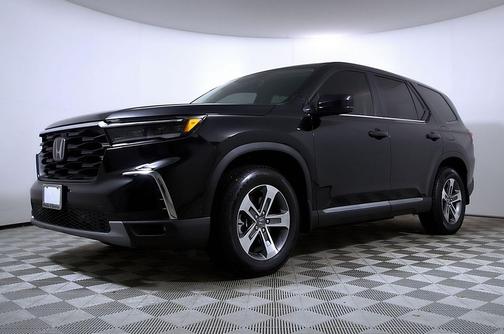 Crystal Black Pearl 2023 Honda Pilot 2WD EX-L 7 Passenger