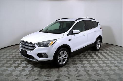 Oxford White 2017 Ford Escape SE