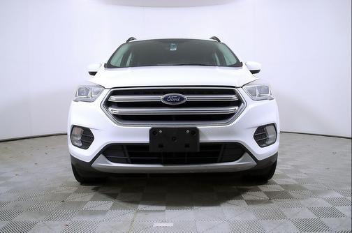 Oxford White 2017 Ford Escape SE