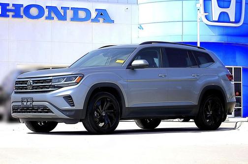 Pyrite Silver Metallic 2022 Volkswagen Atlas 2.0T SE w/Technology