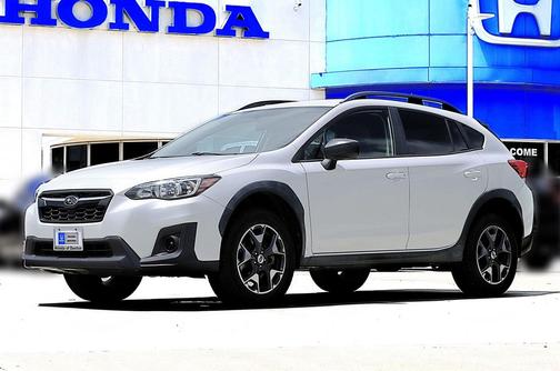 Crystal White Pearl 2018 Subaru Crosstrek 2.0i