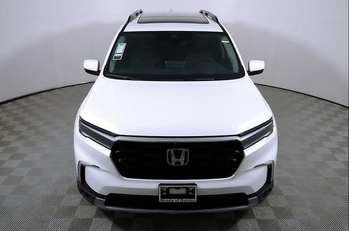 Platinum White Pearl 2023 Honda Pilot AWD Elite