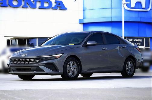 2024 Hyundai ELANTRA SE