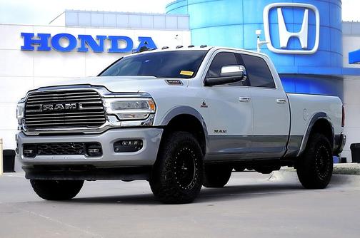 Bright White Clearcoat 2022 RAM 2500 Laramie Crew Cab 4x4 6'4' Box