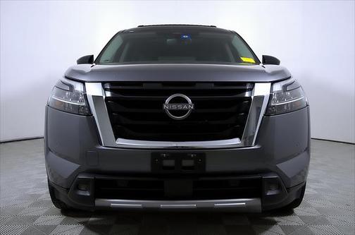 2022 Nissan Pathfinder SL 2WD