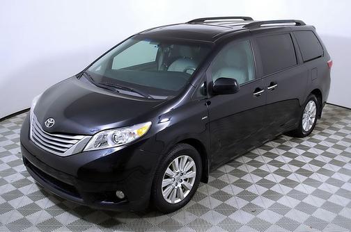 2017 Toyota Sienna XLE