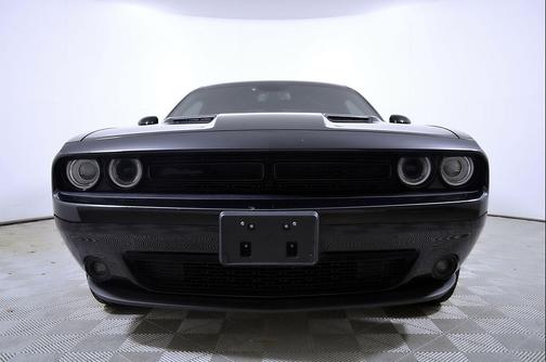 Pitch Black Clearcoat 2023 Dodge Challenger SXT