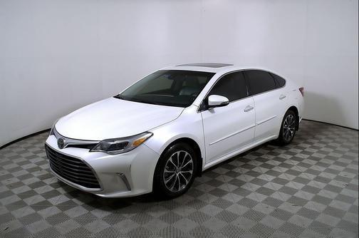 Blizzard Pearl 2017 Toyota Avalon XLE Premium