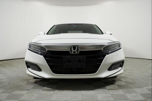 Platinum White Pearl 2018 Honda Accord Touring 2.0T