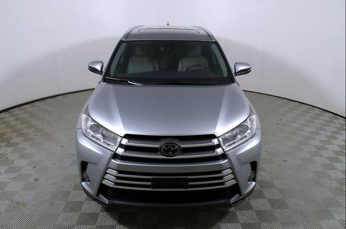 Celestial Silver Metallic 2018 Toyota Highlander XLE