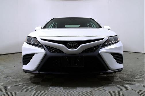Wind Chill Pearl 2020 Toyota Camry SE