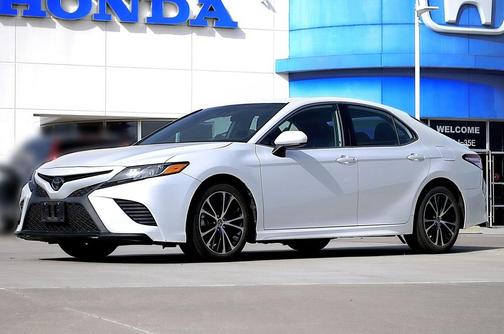 Wind Chill Pearl 2020 Toyota Camry SE