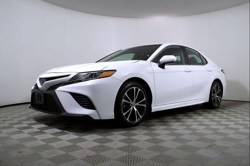 Wind Chill Pearl 2020 Toyota Camry SE