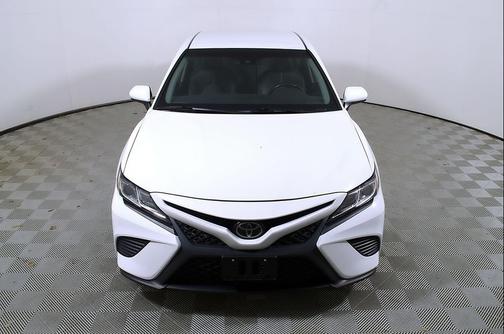 Wind Chill Pearl 2020 Toyota Camry SE