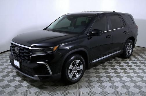 Crystal Black Pearl 2023 Honda Pilot 2WD EX-L 8 Passenger