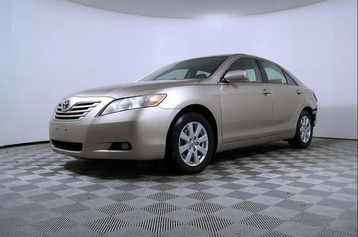 Gold 2007 Toyota Camry XLE